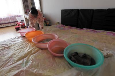 恩施楼上漏水，住户失联，小区没物管，业主维权难！律师来支招……